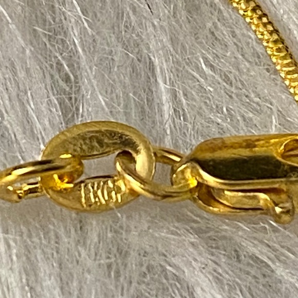 Radiant Elegance: 18K Gold-Plated Chain with Sterling Silver 925 Heart Necklace - Picture 8 of 10